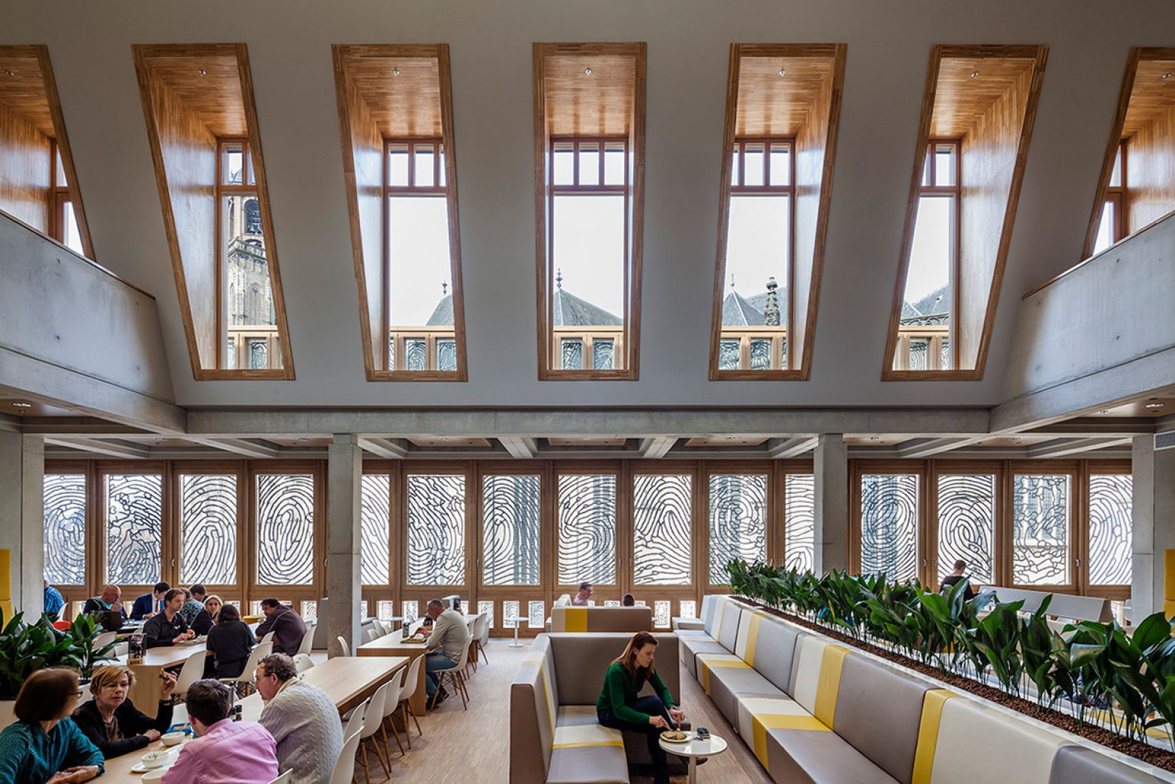  Vista interior restaurante. Ayuntamiento de Deventer por Neutelings Riedijk Architecten. Fotografía © Scagliola Brakkee / © Neutelings Riedijk Arquitectos.