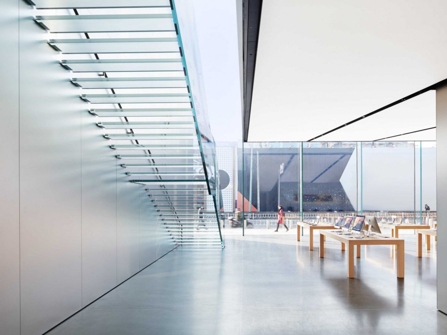 Apple store in Hangzhou by Foster + Partners. Photography courtesy of Apple