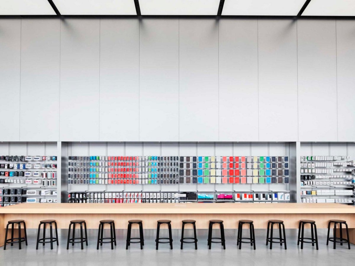 Apple store in Hangzhou by Foster + Partners. Photography courtesy of Apple