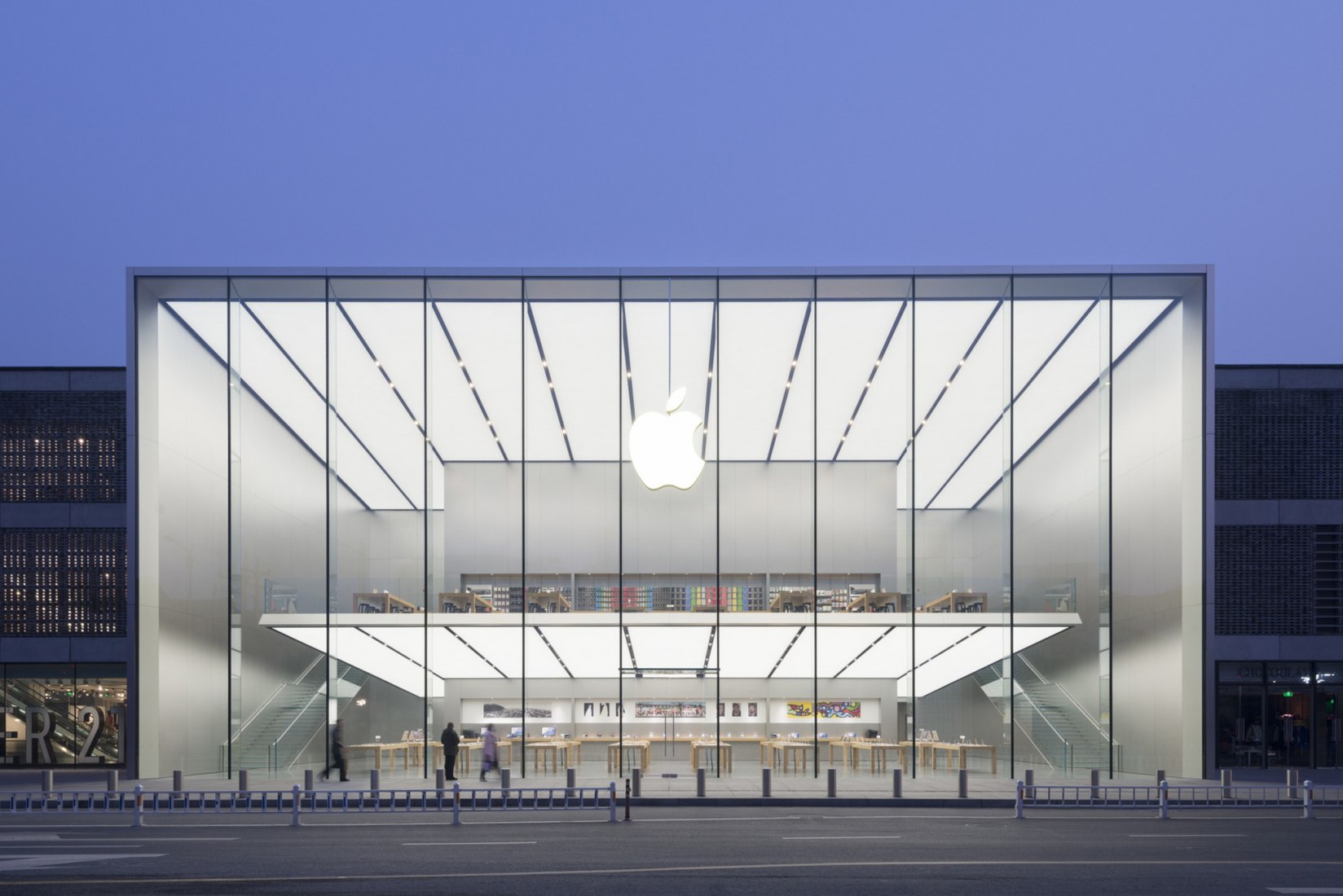 Apple store in Hangzhou by Foster + Partners. Photography courtesy of Apple