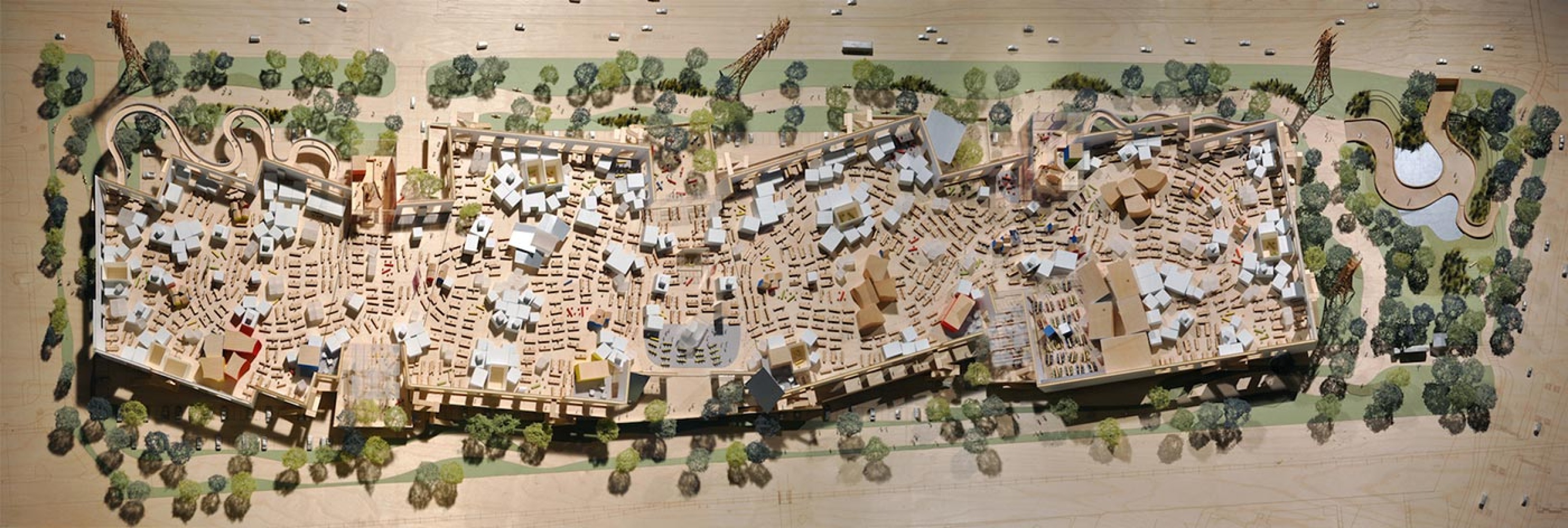 Overview on the model without the cover, by Frank Gehry/Gehry Partners.