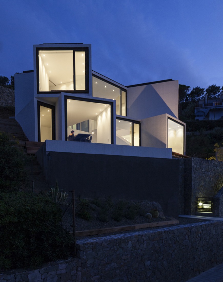 Exterior view of the Sunflower House by Cadaval & Solá Morales. Photography © Sandra Pereznieto.