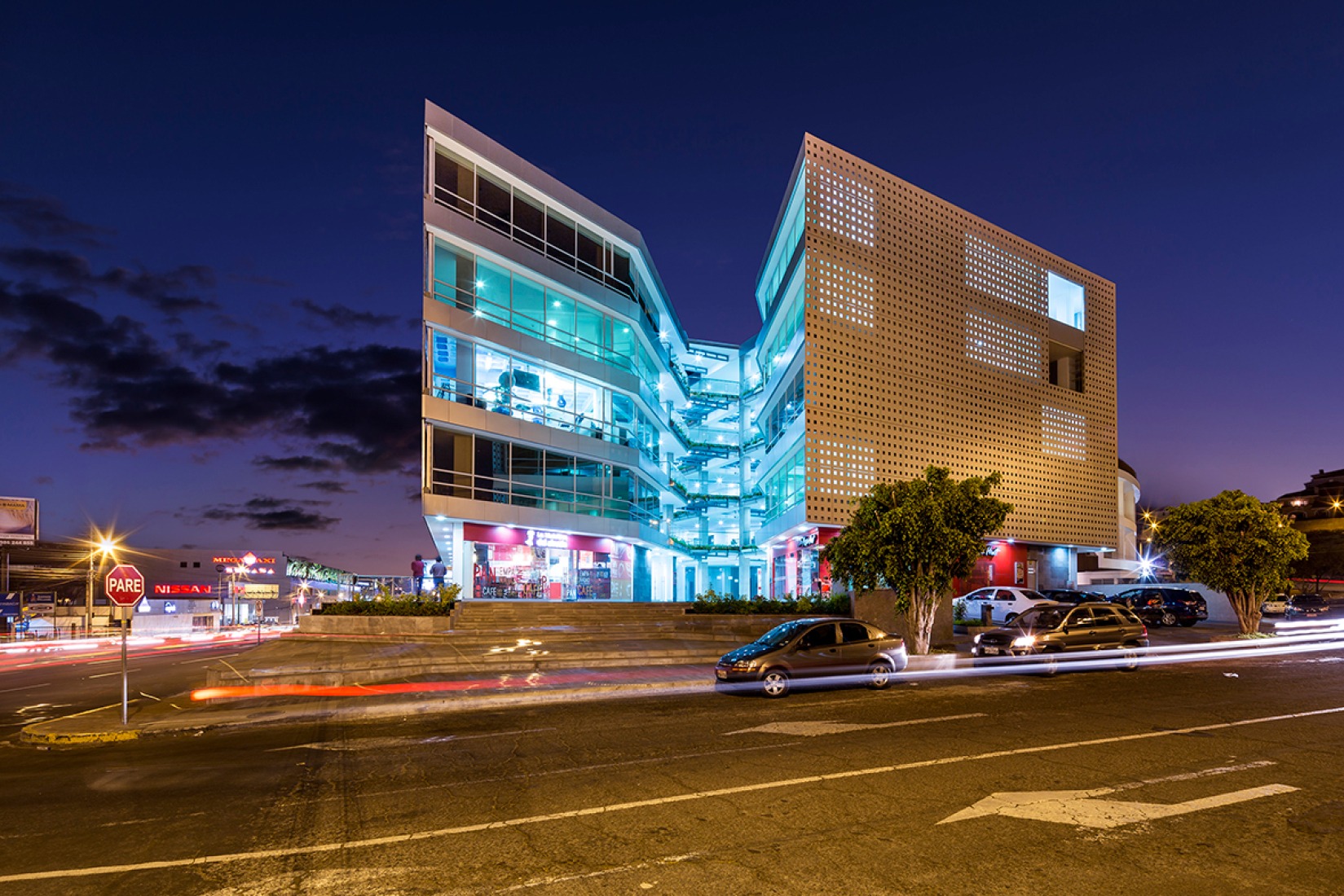 Edificio Halcón por TEC Taller EC. Fotografía © Sebastián Crespo.