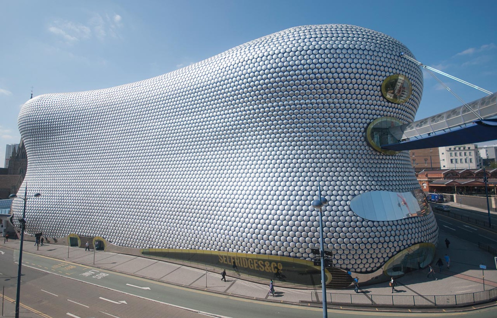 The Selfridges building ("The Blob") in Birmingham by architect Jan Kaplicky of Future Systems. Photography ©  Abrinsky.