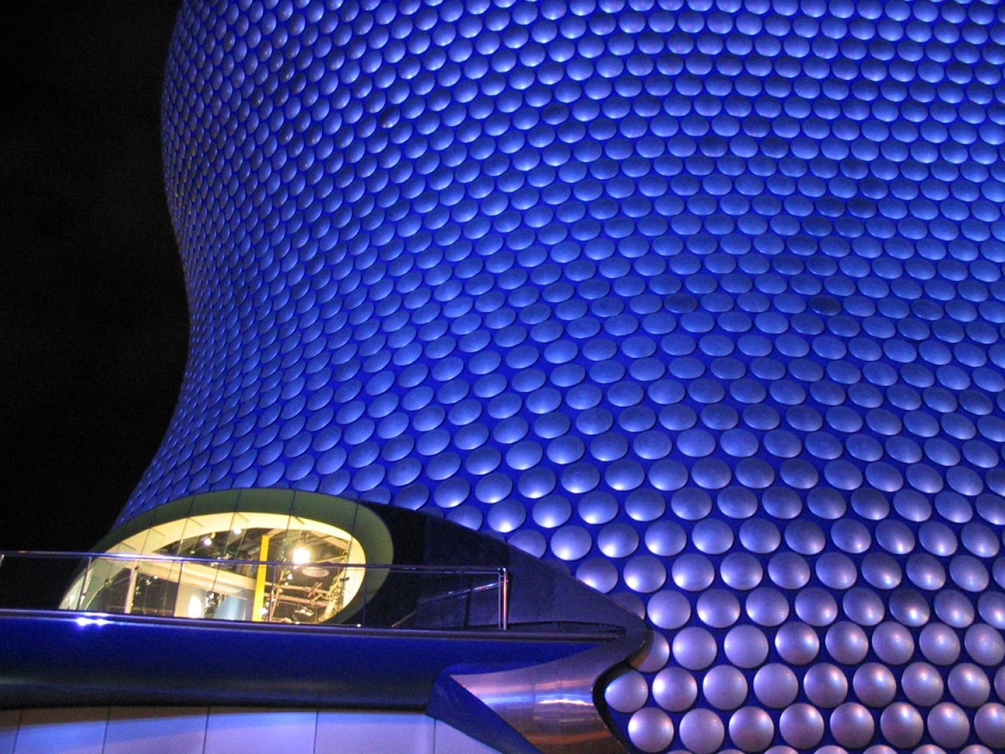 Night detail of the Selfridges building ("The Blob") in Birmingham by architect Jan Kaplicky of Future Systems. Photography © Abrinsky.