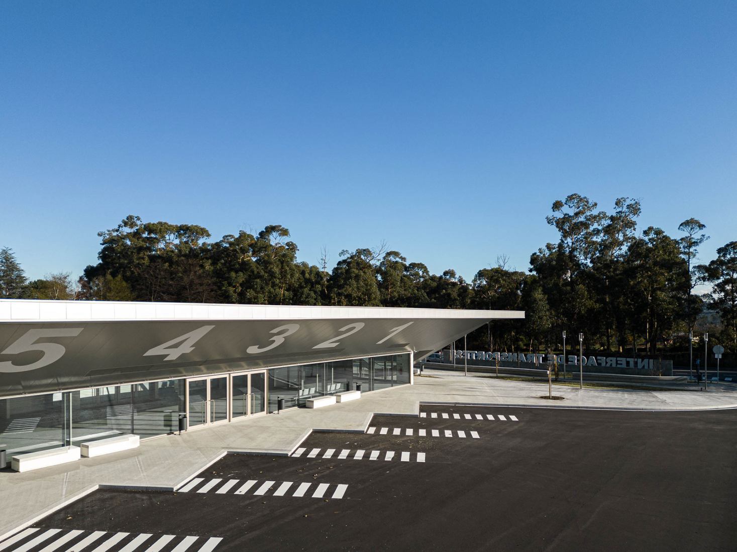 Interface de Transportes Lourosa-Fiães by Atelier d’Arquitectura Lopes da Costa. Photograph by Ivo Tavares Studio.