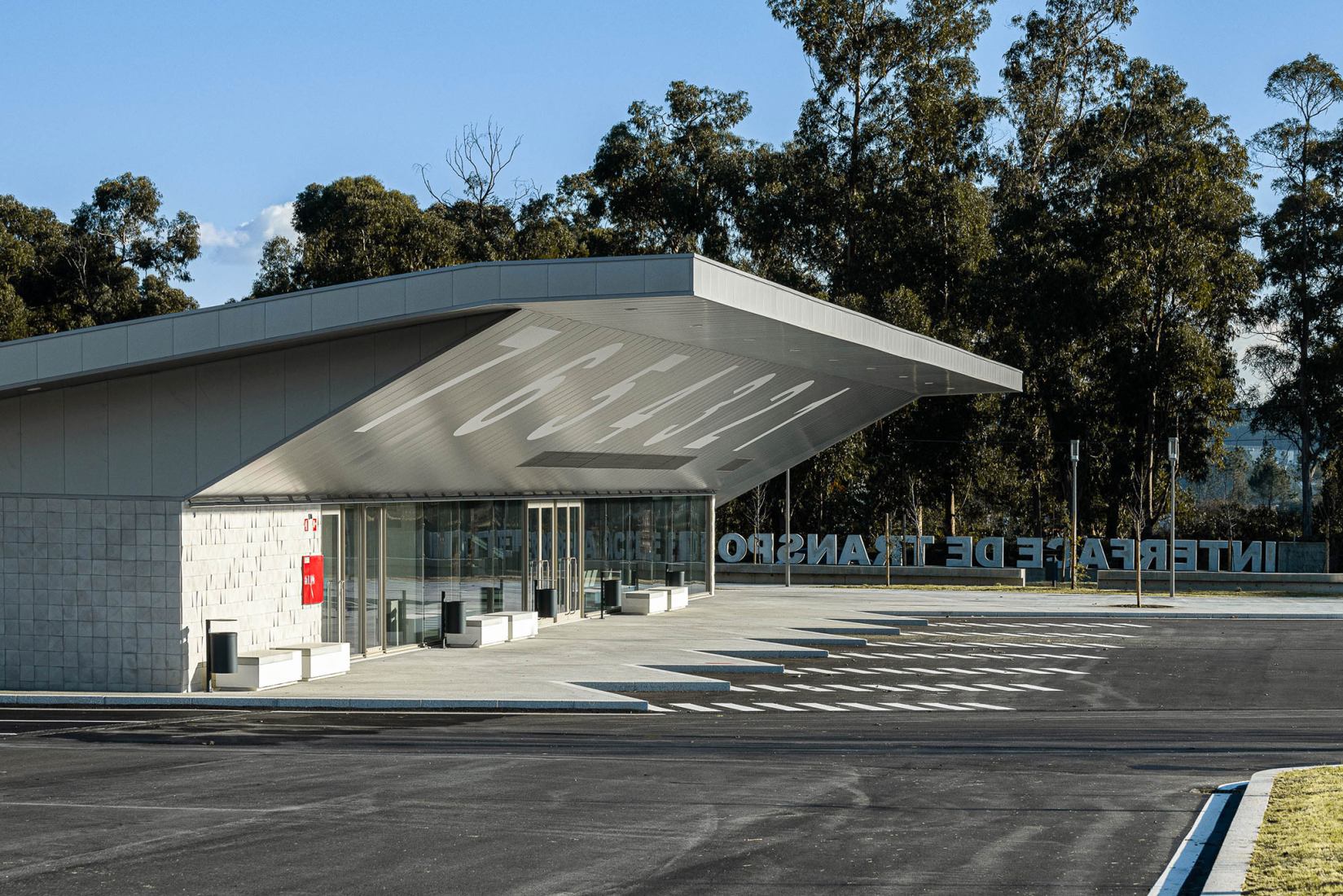 Interface de Transportes Lourosa-Fiães by Atelier d’Arquitectura Lopes da Costa. Photograph by Ivo Tavares Studio.