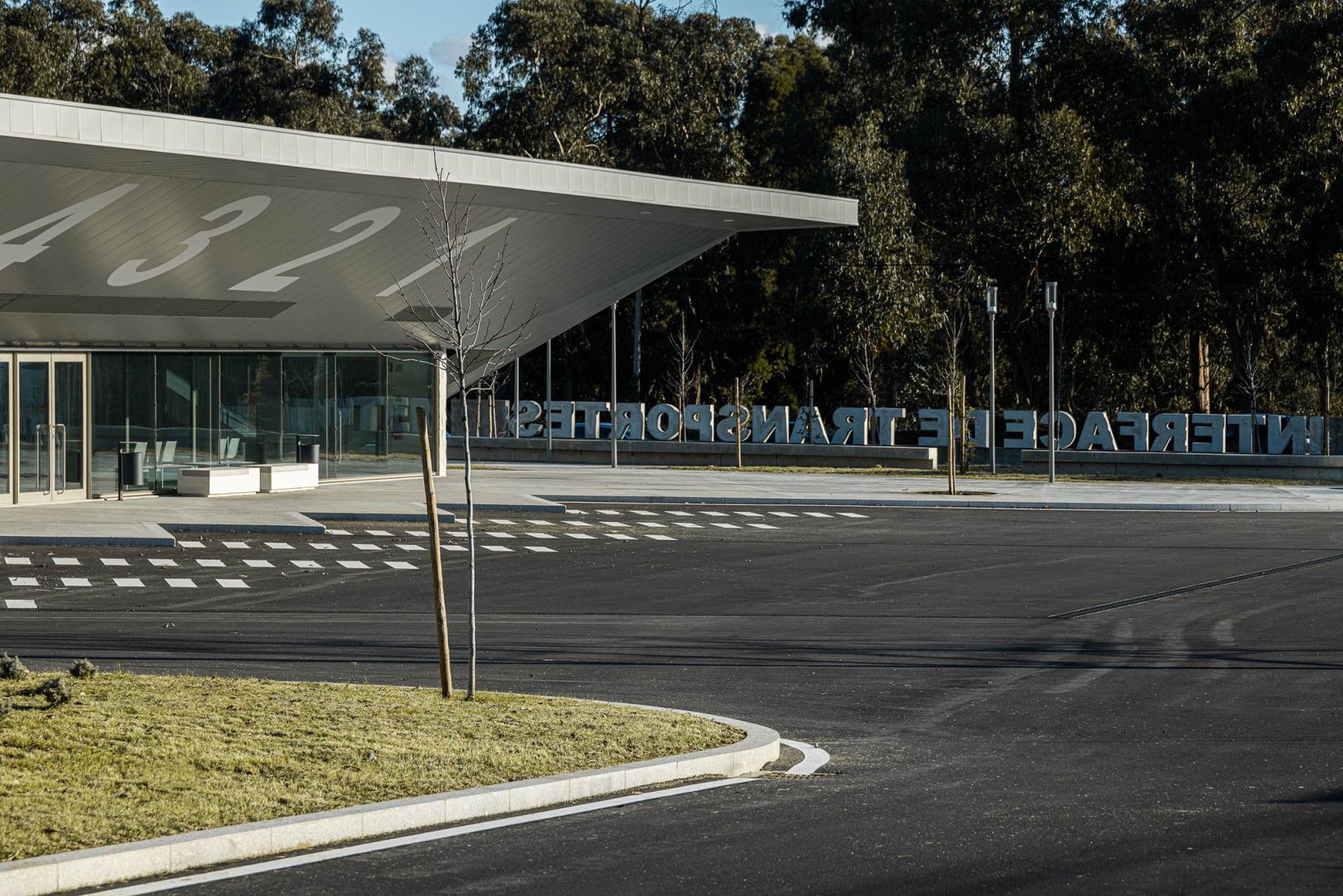 Interface de Transportes Lourosa-Fiães by Atelier d’Arquitectura Lopes da Costa. Photograph by Ivo Tavares Studio.