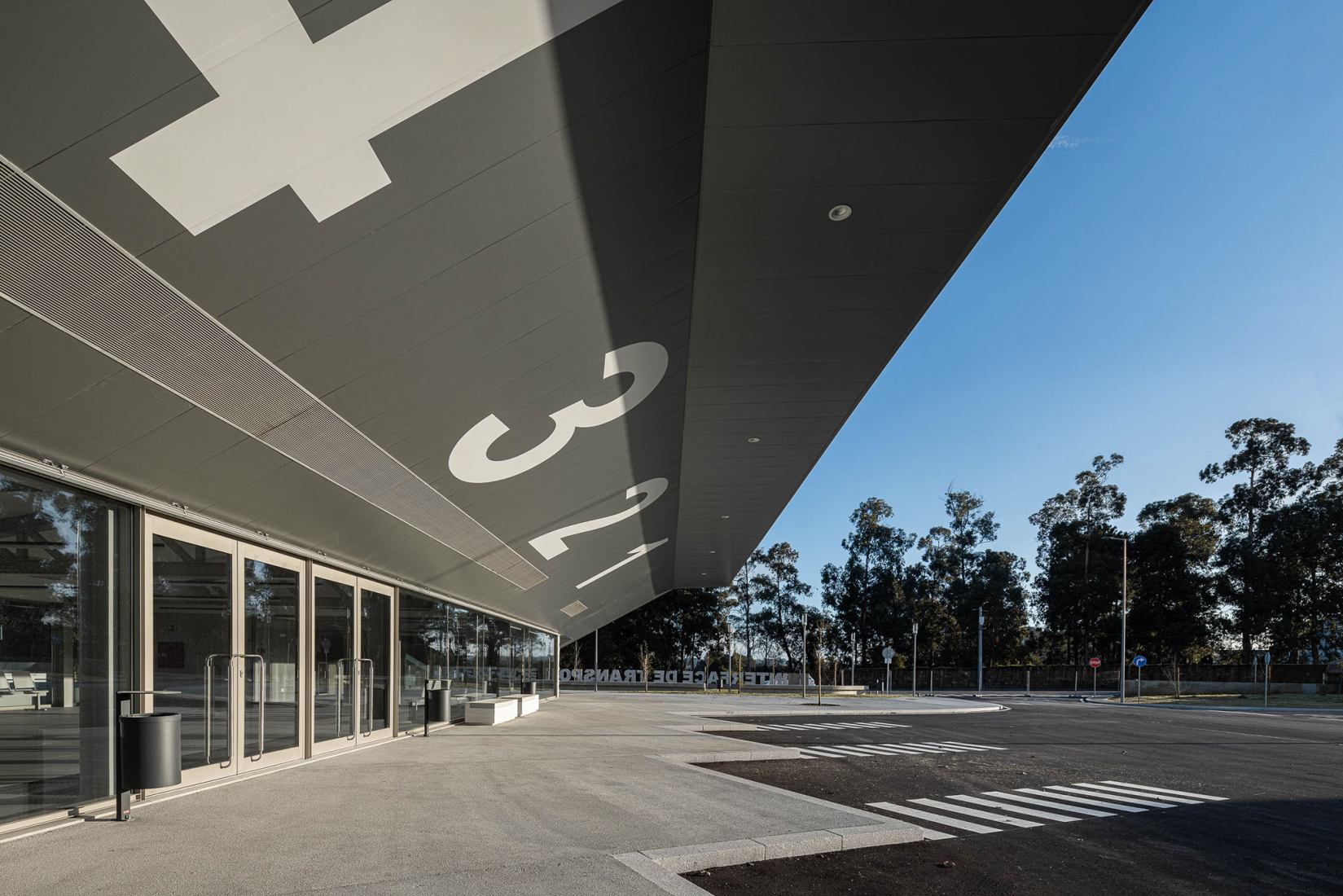 Interface de Transportes Lourosa-Fiães by Atelier d’Arquitectura Lopes da Costa. Photograph by Ivo Tavares Studio.