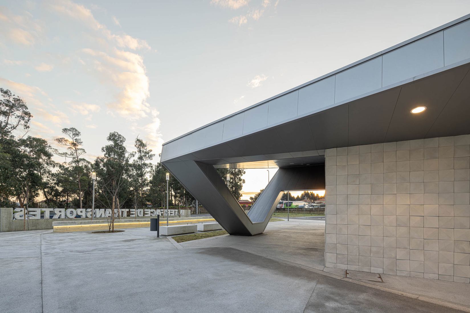 Interface de Transportes Lourosa-Fiães by Atelier d’Arquitectura Lopes da Costa. Photograph by Ivo Tavares Studio.