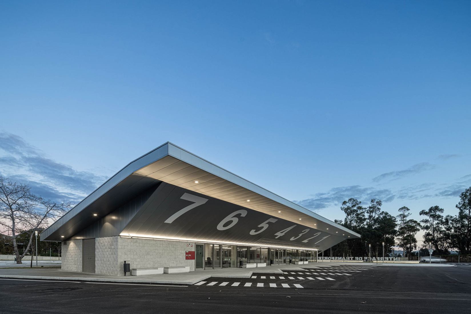 Interface de Transportes Lourosa-Fiães by Atelier d’Arquitectura Lopes da Costa. Photograph by Ivo Tavares Studio.