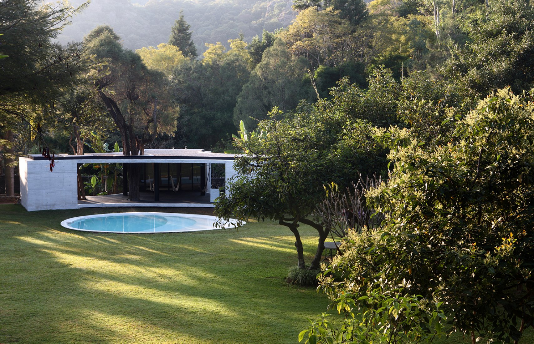 Tepoztlan Lounge by Cadaval & Solà-Molrales. Photography © Diego Berruecos.