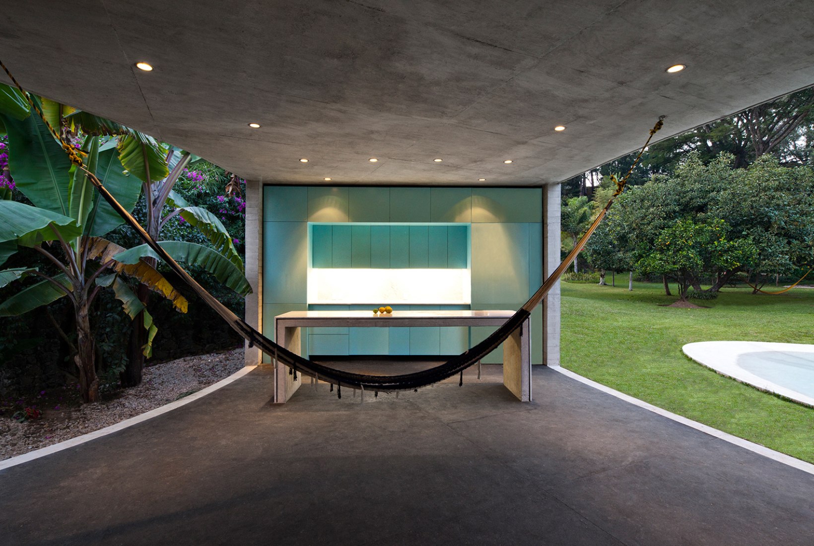 Tepoztlan Lounge by Cadaval & Solà-Molrales. Photography © Diego Berruecos.