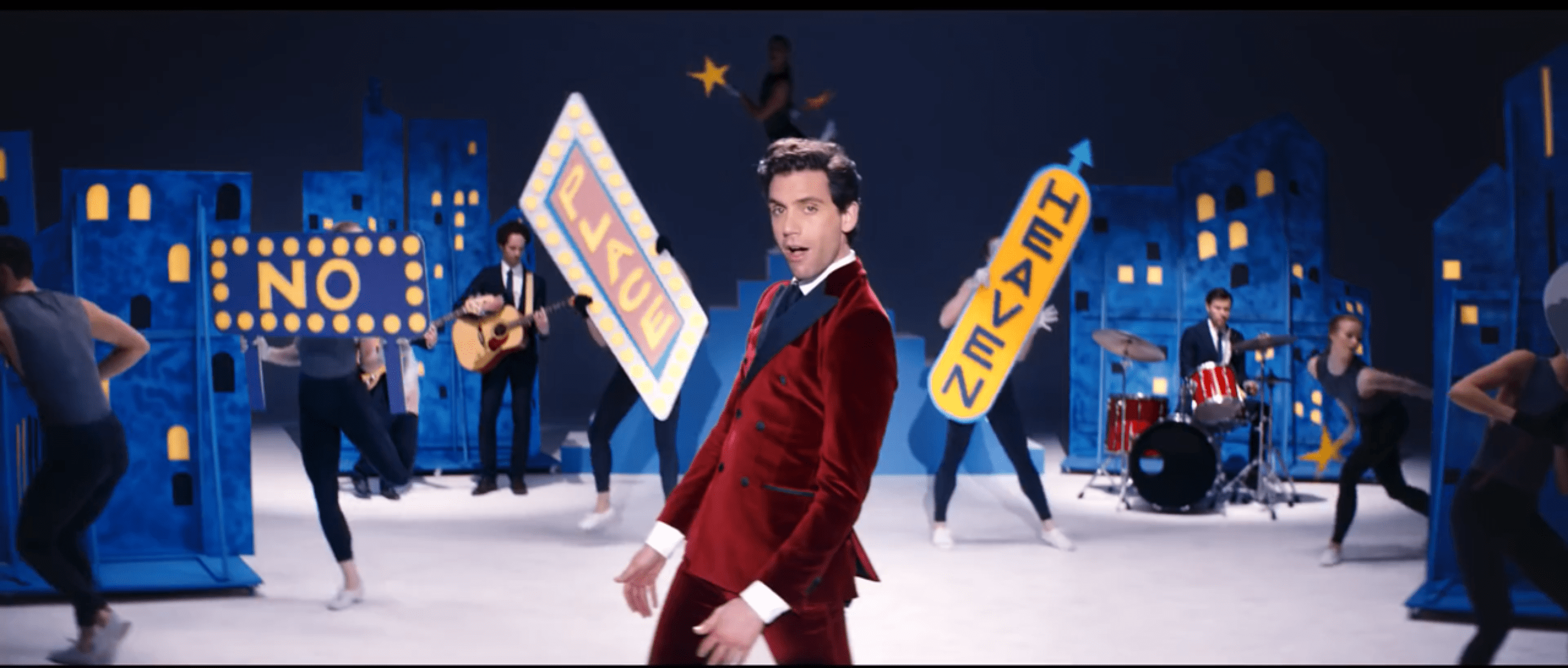 "Talk about you" por Mika