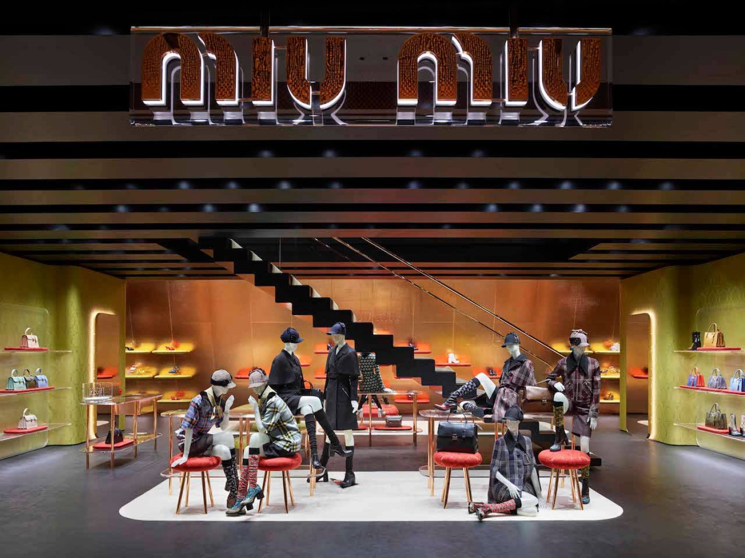 Miu Miu Aoyama por Herzog & de Meuron. Imagenes cortesía de Miu Miu.