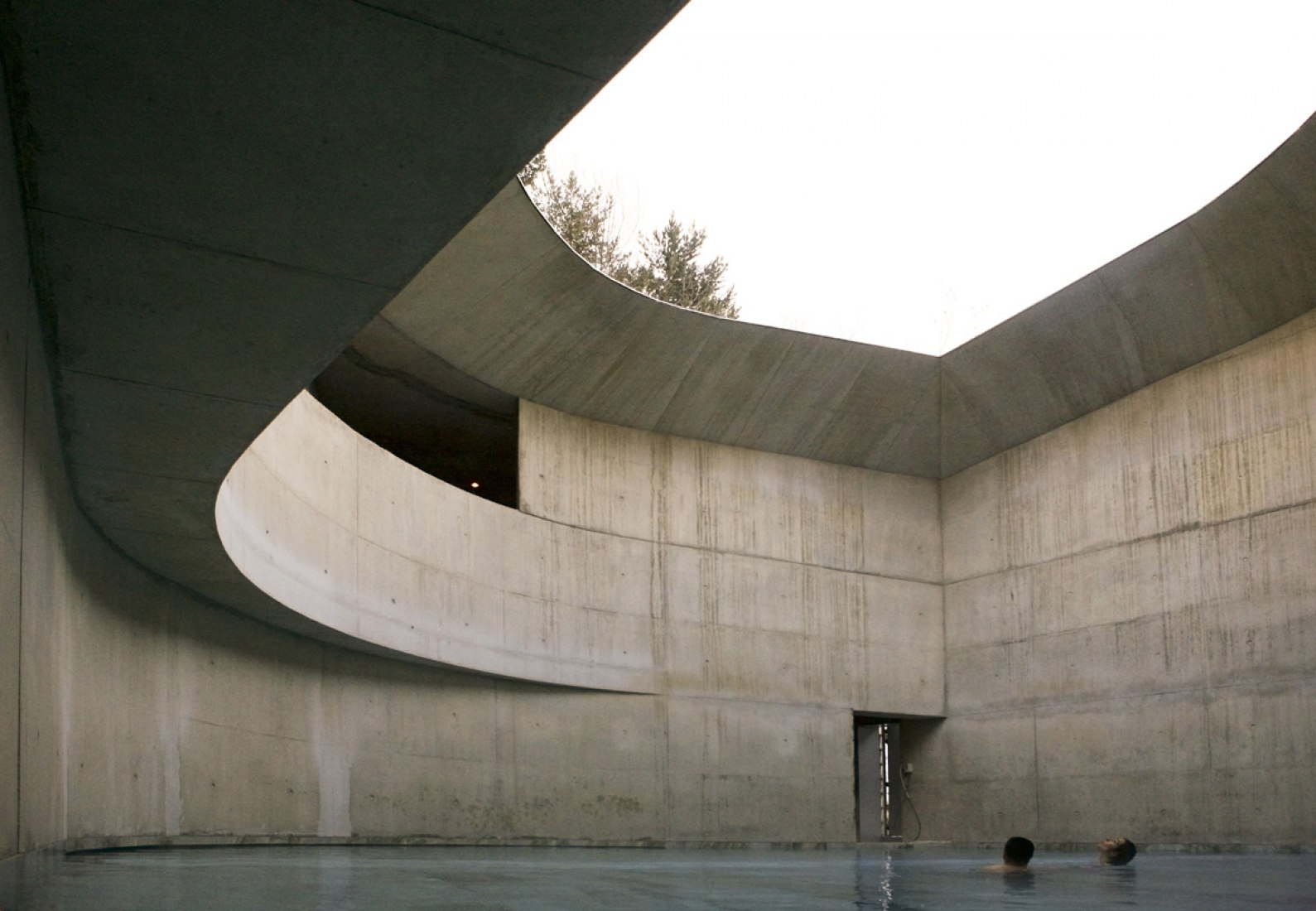 Interior view. Thermal baths "Termas de Tiberio" by Moneo Brock Studio. Photography © Luis Asín. 