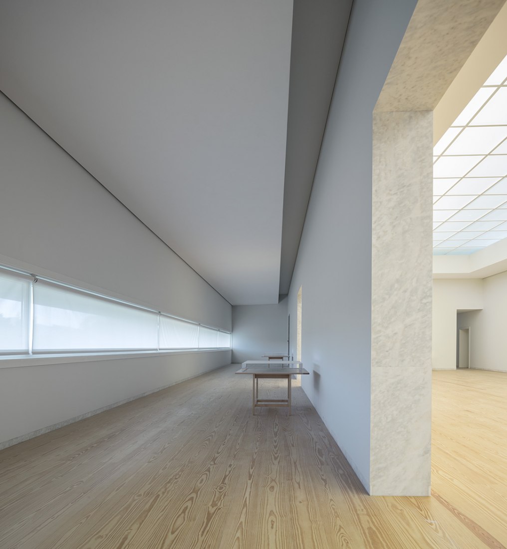 Vista interior. Museo de Arte Contemporáneo Nadir Afonso por Álvaro Siza. Fotografía cortesía de FG+SG © Fernando Guerra.