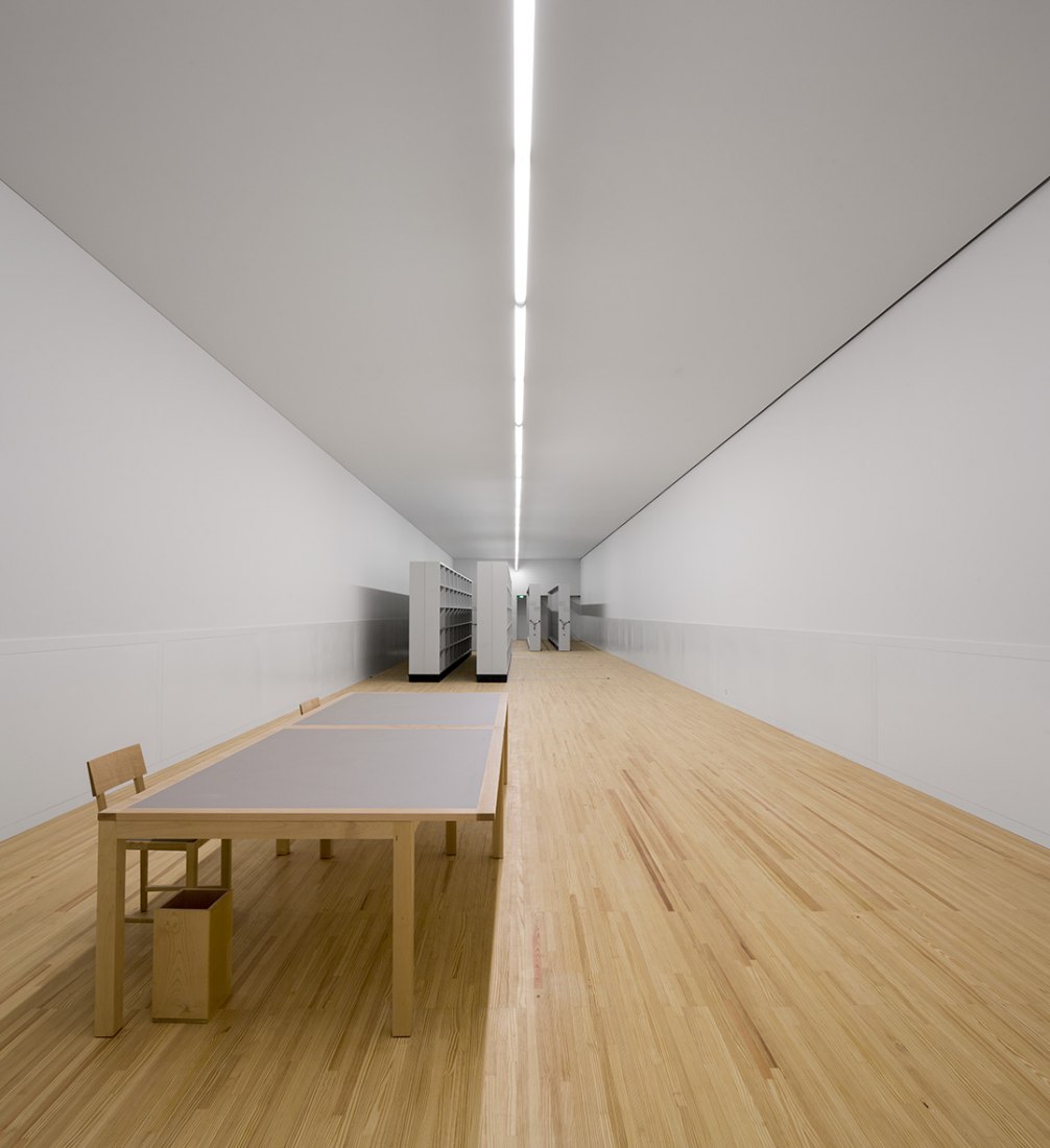 Vista interior. Museo de Arte Contemporáneo Nadir Afonso por Álvaro Siza. Fotografía cortesía de FG+SG © Fernando Guerra.