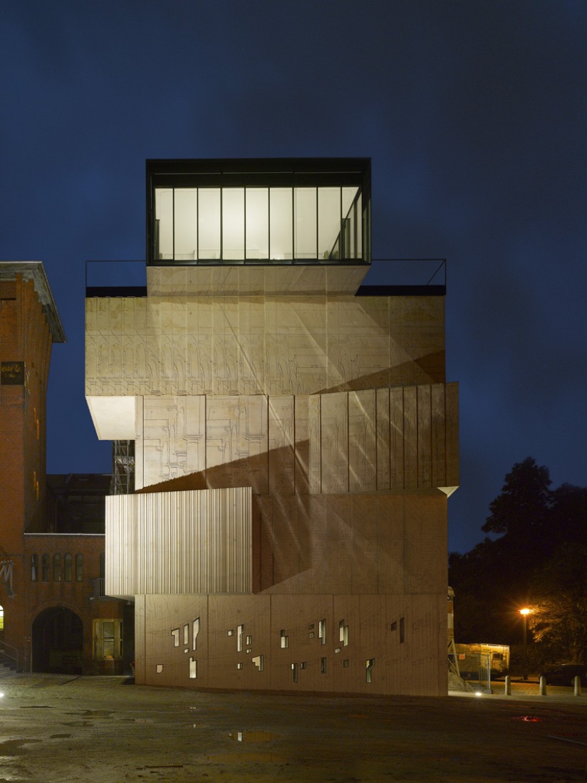 Vista exterior nocturna. Fundación Tchoban. Museo de dibujo arquitectónico por SPEECH Tchoban & Kuznetsov. Fotografía ©RolandHalbe.