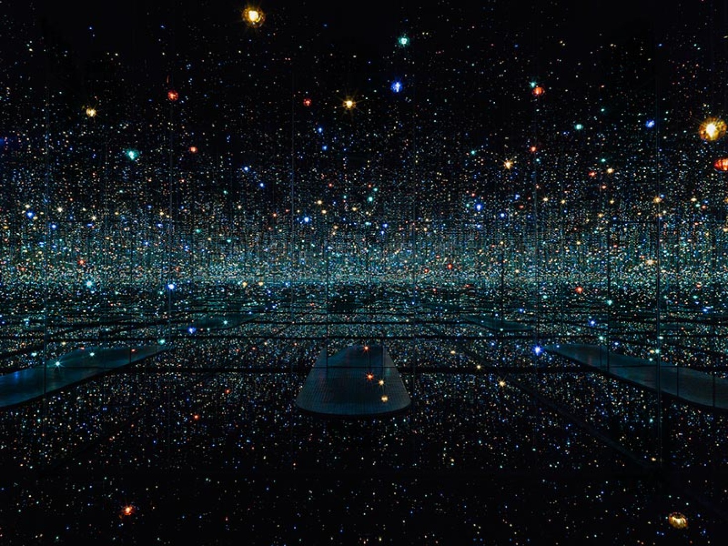 Yayoi Kusama. Infinity Mirrored Room – The Souls of Millions of Light Years Away, 2013. Cortesía David Zwirner, New York; Ota Fine Arts, Tokyo/Singapore; Victoria Miro, London; KUSAMA Enterprise © YAYOI KUSAMA. 