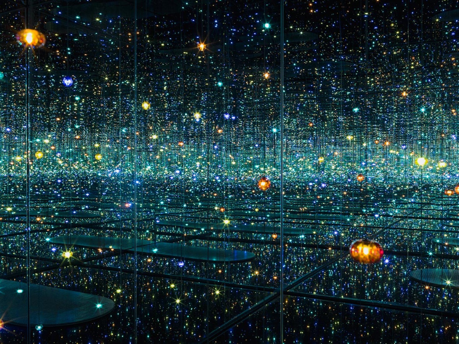 Yayoi Kusama. Infinity Mirrored Room – The Souls of Millions of Light Years Away, 2013. Cortesía David Zwirner, New York; Ota Fine Arts, Tokyo/Singapore; Victoria Miro, London; KUSAMA Enterprise © YAYOI KUSAMA.