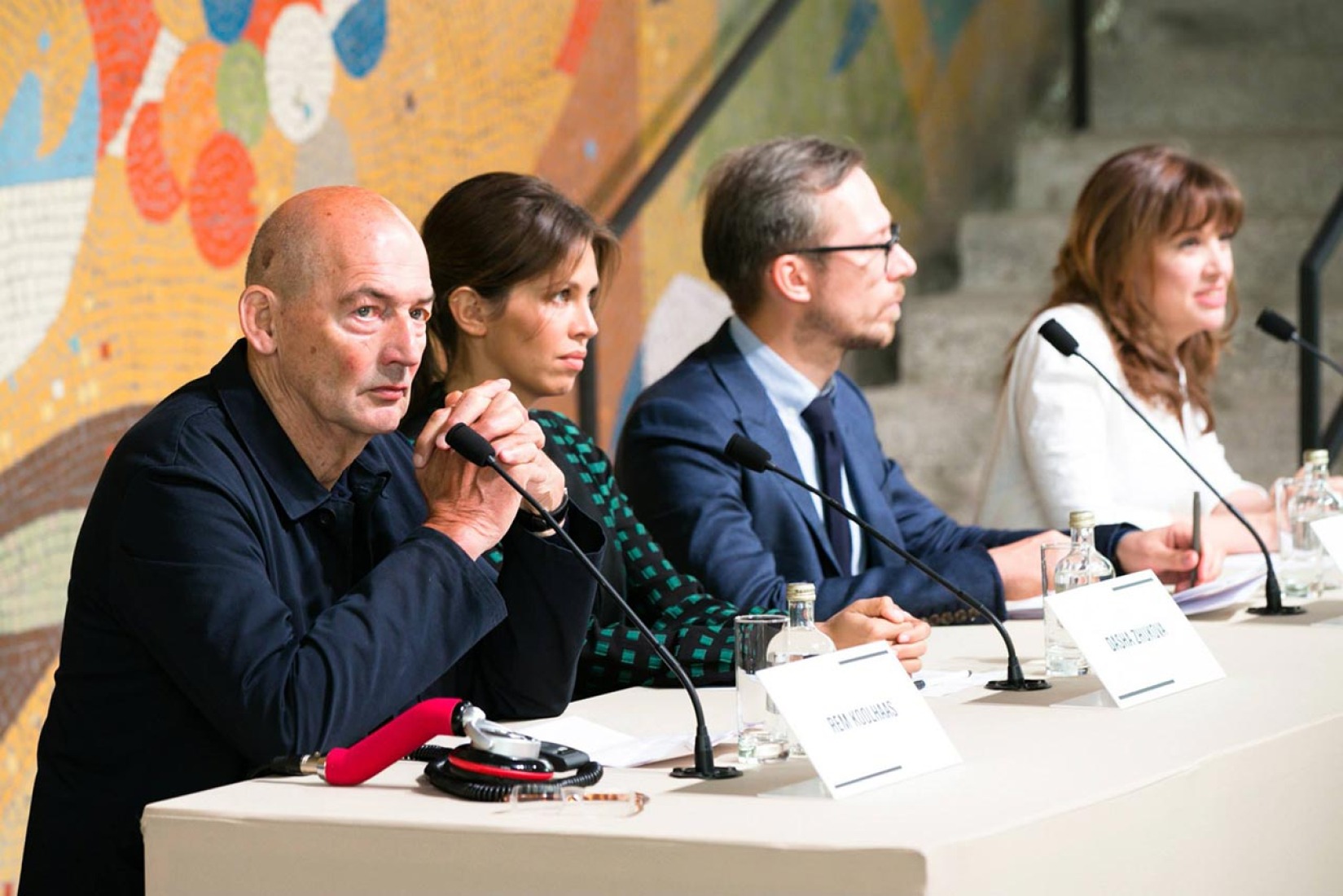 Conferencia de prensa de Rem Koolhaas, Dasha Zhukova, Anton Belov, Kate Fowle. Garage Museum de Arte Contemporáneo, diseñado por Rem Koolhaas. Fotografía © David X Prutting / BFA. Cortesía de Garage Museum.