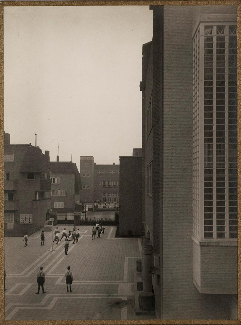 Publieke Werken Amsterdam. HBS secondary school and School of Commerce in Amsterdam, 1923-1925. am. HBS secondary school and School of Commerce in Amsterdam, 1923-1925. 