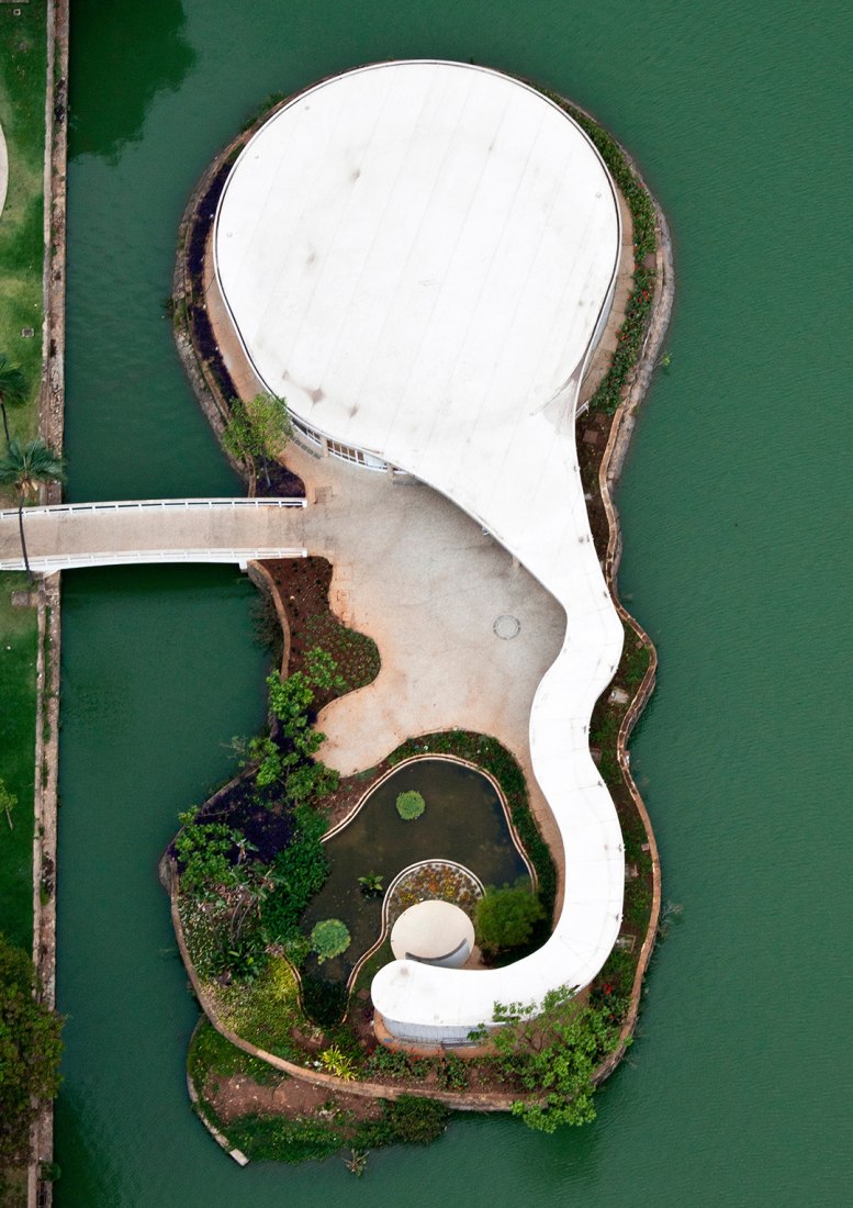 Pampulha Modern Ensemble: Aerial photo of the gardens of the Ball Room. Photography © Marcilio Gazzinelli