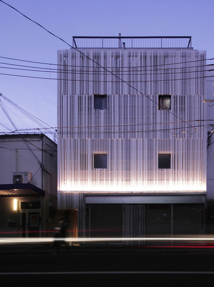 Outside view. N STRIPS house by Jun Murata. Photography © Jun Murata