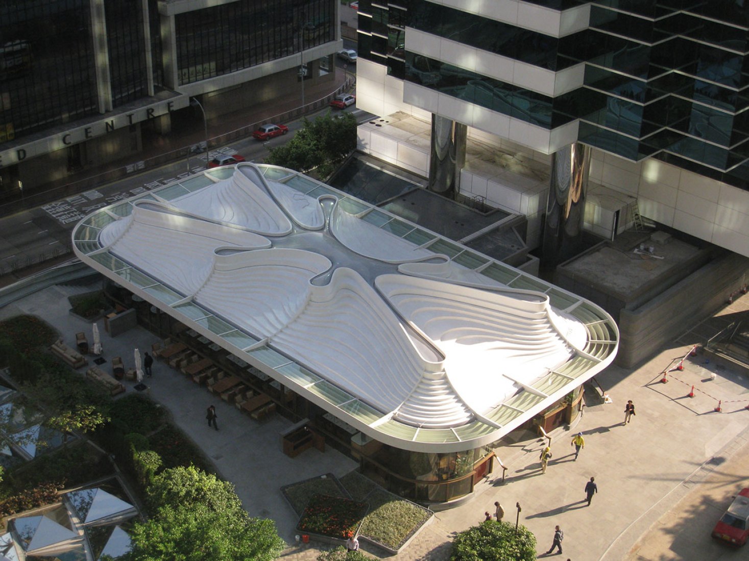 Exterior view roof restaurant. Pacific Place by Thomas Heatherwick. Photography courtesy of Heatherwick Studio.