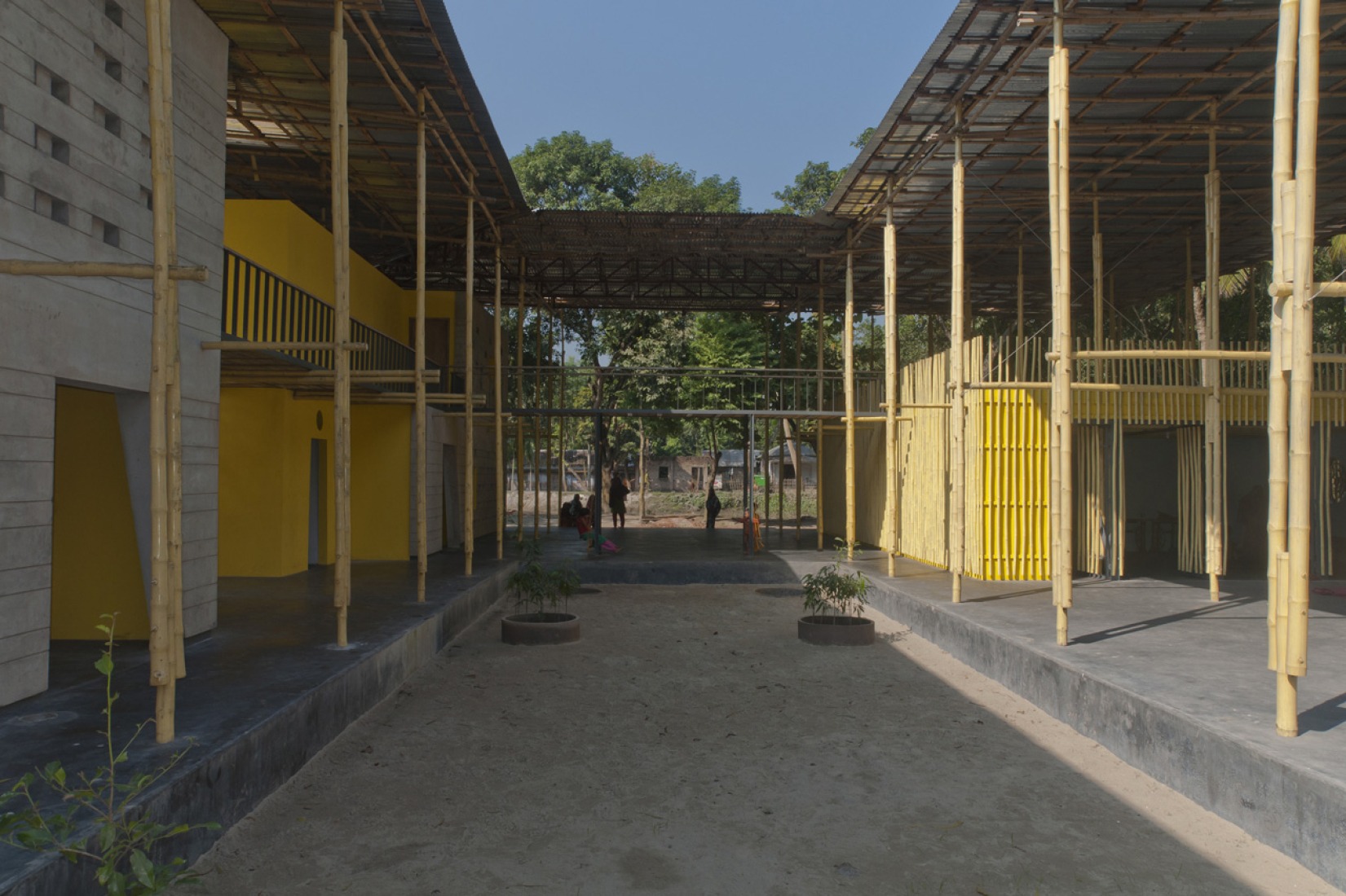 Centro Comunitario Pani en Bangladesh, por SchilderScholte architecten.