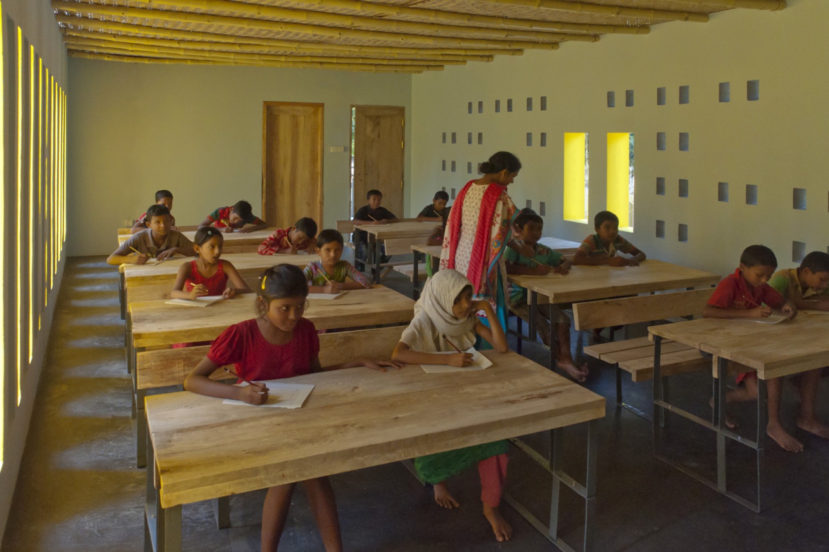 Centro Comunitario Pani en Bangladesh, por SchilderScholte architecten.