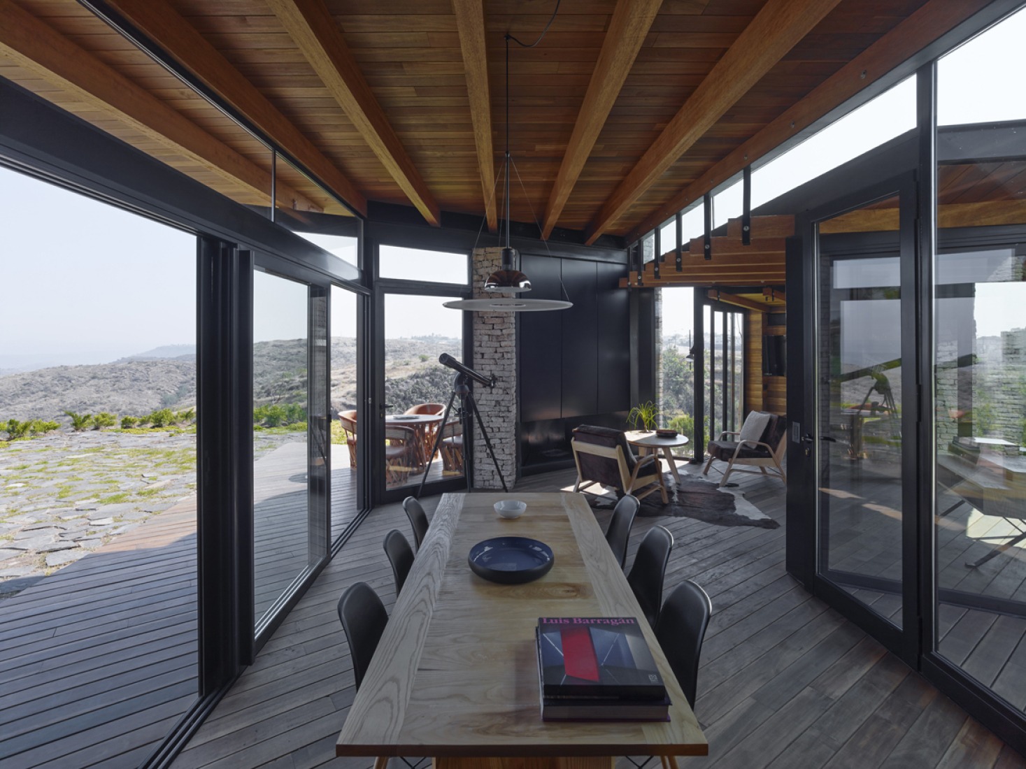 Inside view of the dinning room. Pavillion in Río Blanco by Carme Pinós. Photograph © Jordi Bernardó.