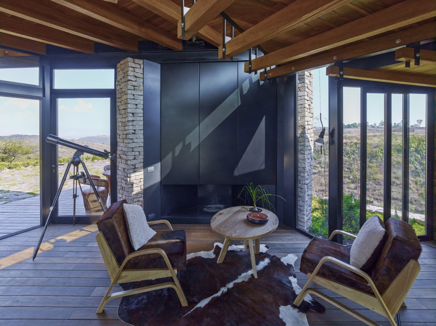 Inside view of the living room. Pavillion in Río Blanco by Carme Pinós. Photograph © Jordi Bernardó.