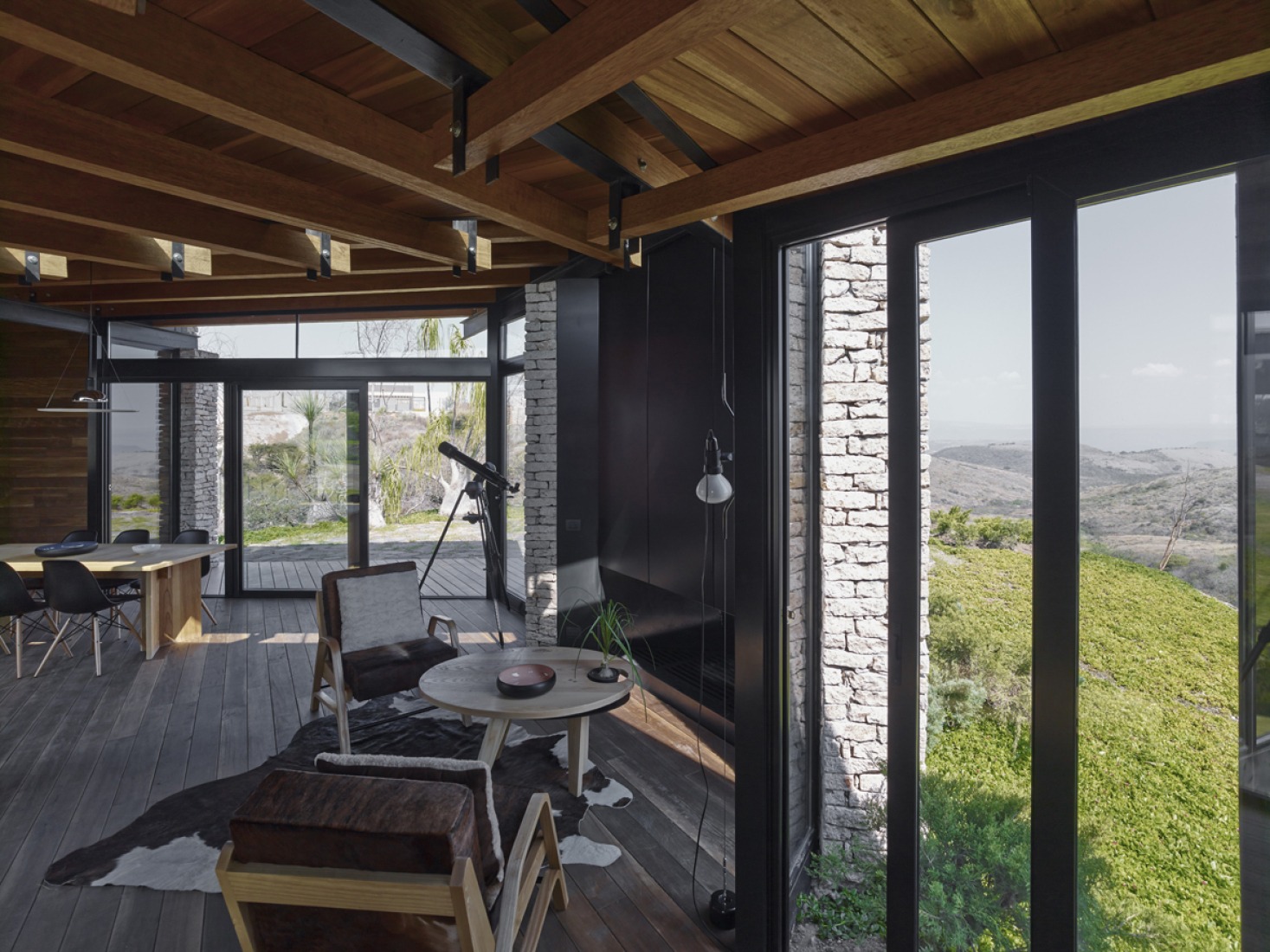 Inside view of the living room. Pavillion in Río Blanco by Carme Pinós. Photograph © Jordi Bernardó.