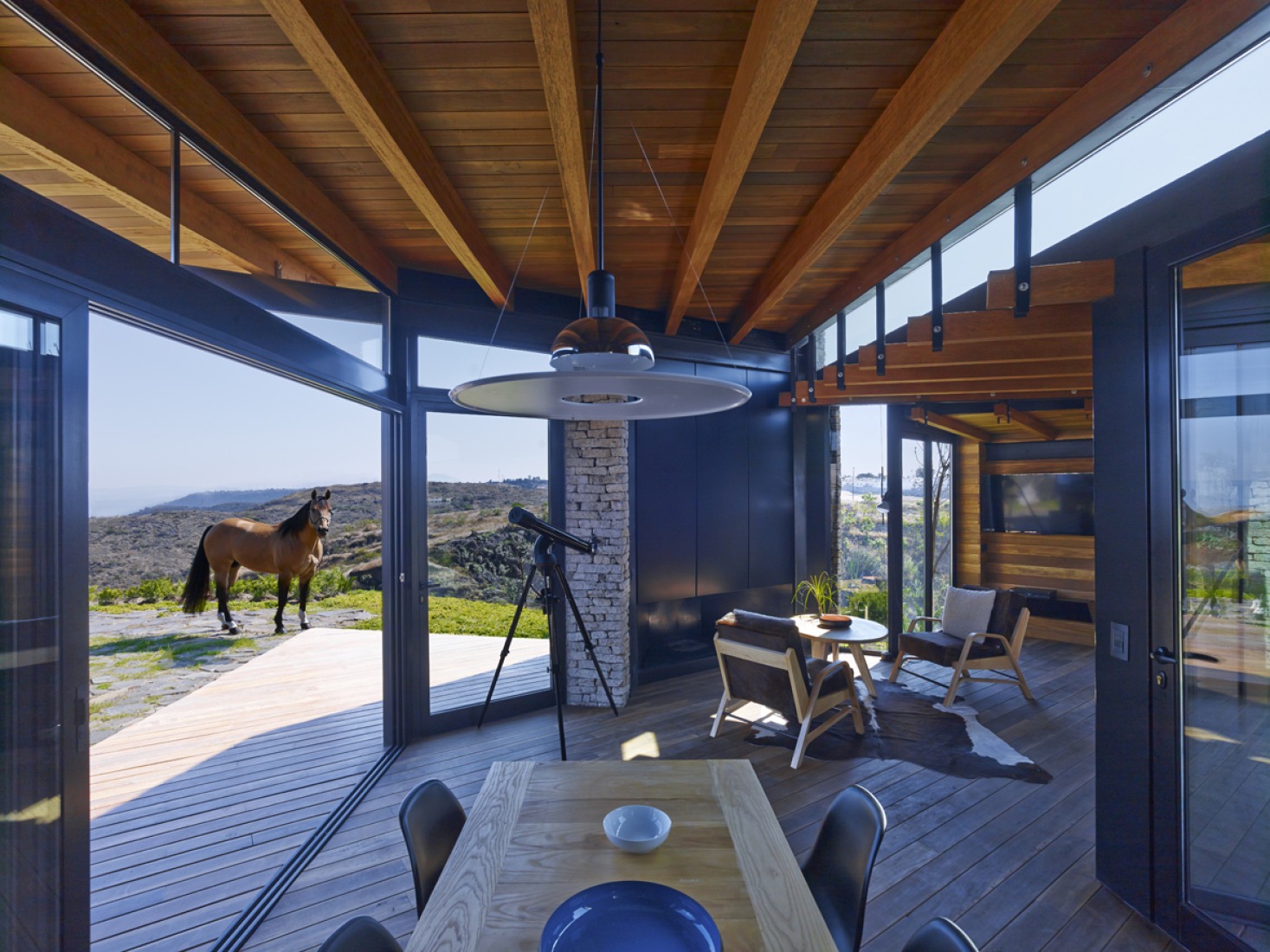 Inside view of the dinning room. Pavillion in Río Blanco by Carme Pinós. Photograph © Jordi Bernardó.