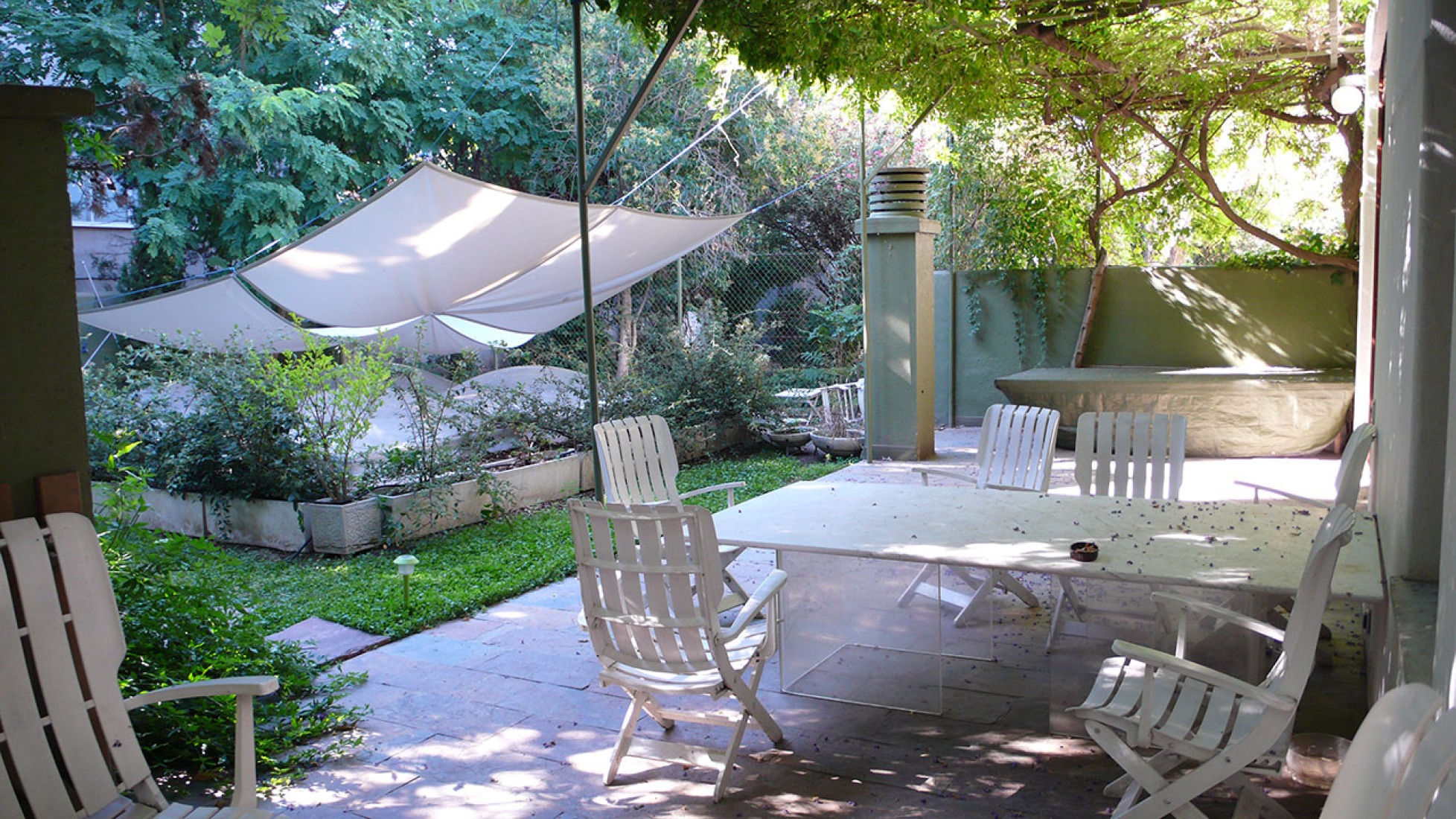 View of the skylights on the garden's ground. Fernando Higueras Foundation. Photograph © Lola Botia.