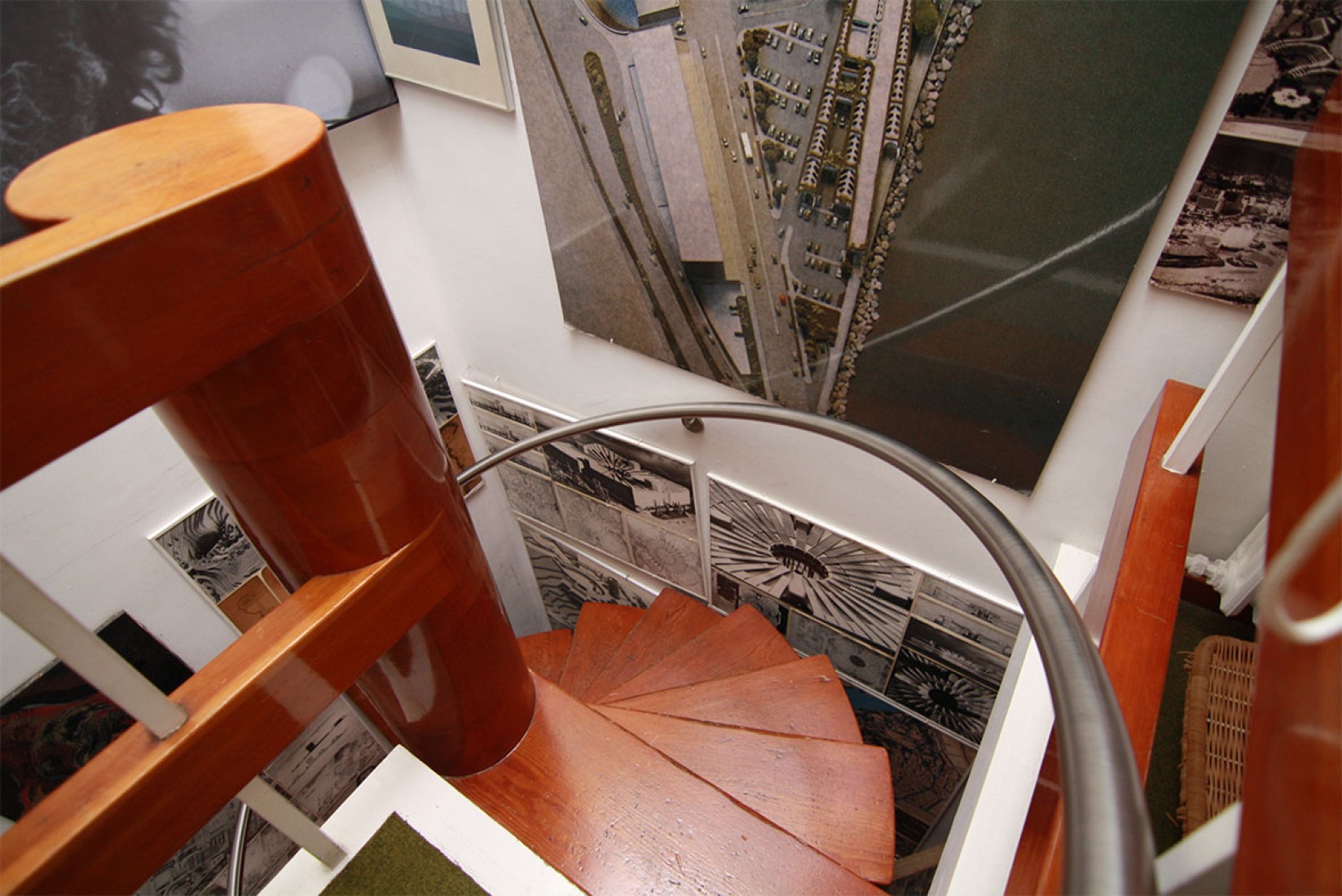 View of the spiral staircase. Fernando Higueras Foundation. Photograph © Leonor Martín /METALOCUS.