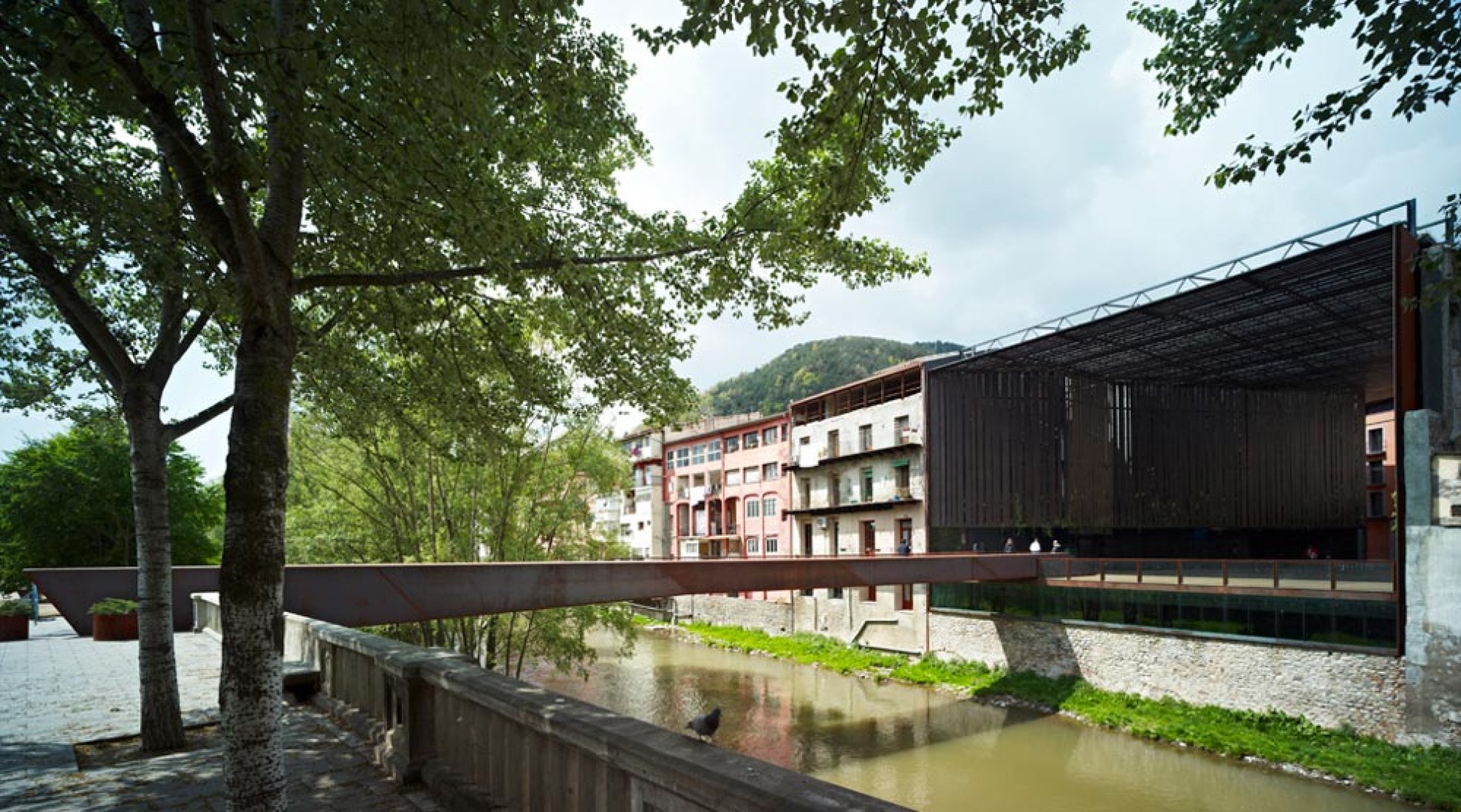 Teatro la Lira, Ripoll. Fotografía © Hisao Suzuki. Cortesía del Palau Robert. 