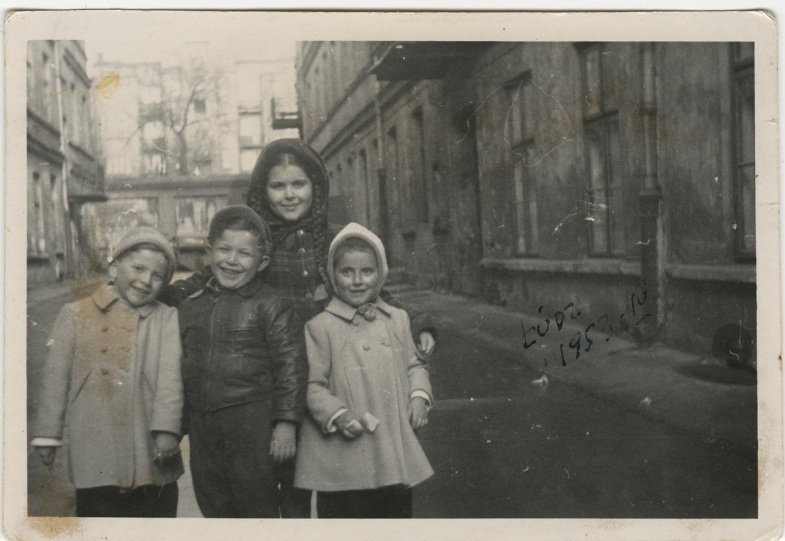 Annette Daniel Libeskind and friends in front of tenement buildings, 1953, Lodz, Poland. Image courtesy of Barcelona Roca Gallery.