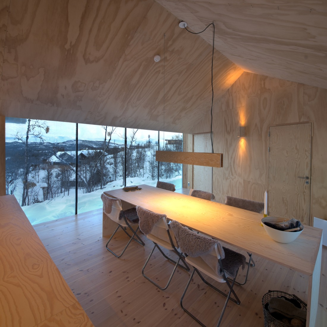 V-lodge by Reiuf Ramstad architects. Photograph © Søren Harder Nielsen.