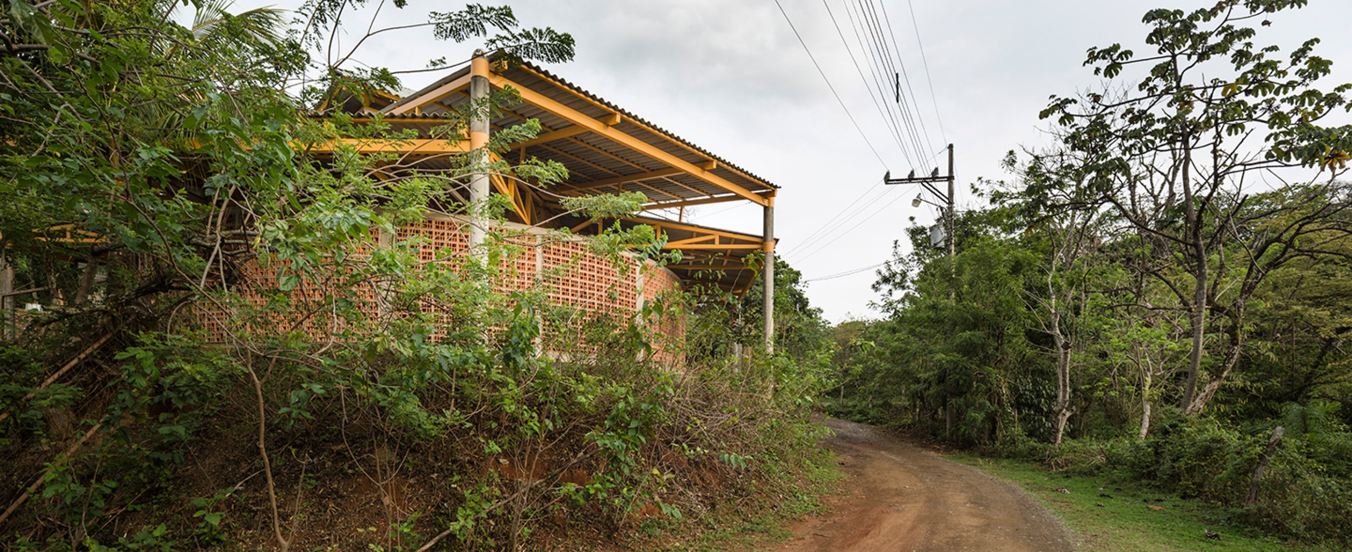 Exterior view. Community centre of El Rodeo de Mora by Fournier Rojas Architects. Photography © Fernando Alda.