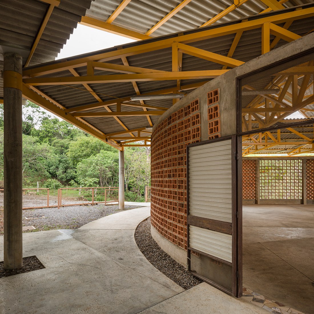 Exterior view. Community centre of El Rodeo de Mora by Fournier Rojas Architects. Photography © Fernando Alda.