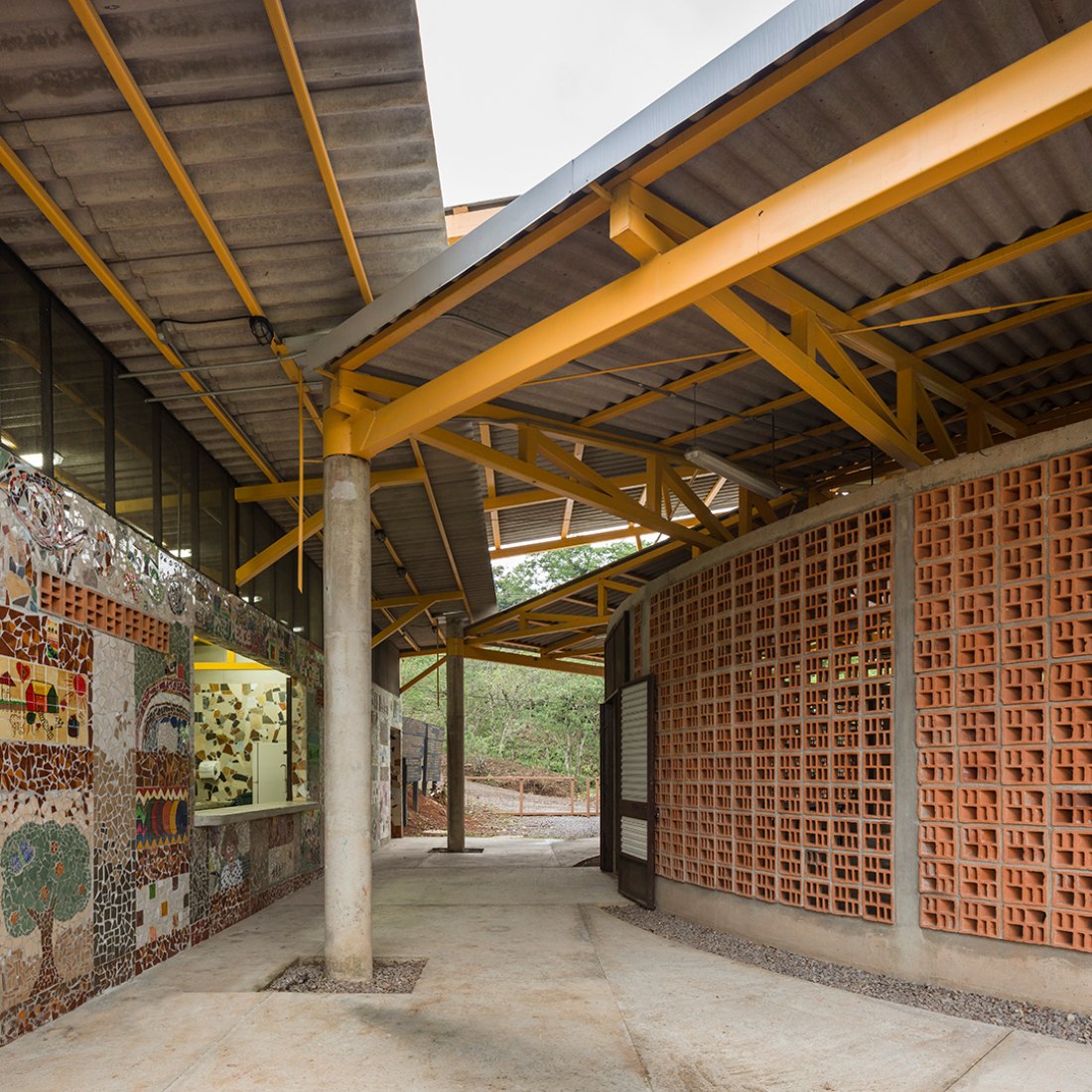 Exterior view. Community centre of El Rodeo de Mora by Fournier Rojas Architects. Photography © Fernando Alda.