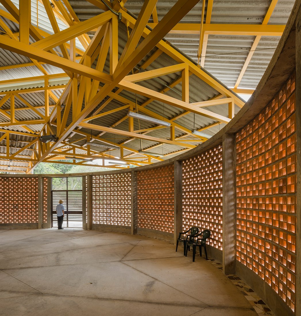 Inside view. Community centre of El Rodeo de Mora by Fournier Rojas Architects. Photography © Fernando Alda.