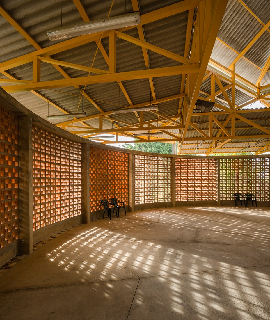 Inside view. Community centre of El Rodeo de Mora by Fournier Rojas Architects. Photography © Fernando Alda.