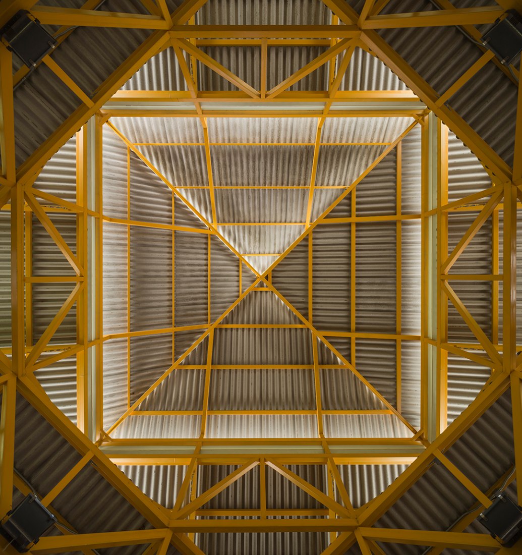 Inside view. Community centre of El Rodeo de Mora by Fournier Rojas Architects. Photography © Fernando Alda.