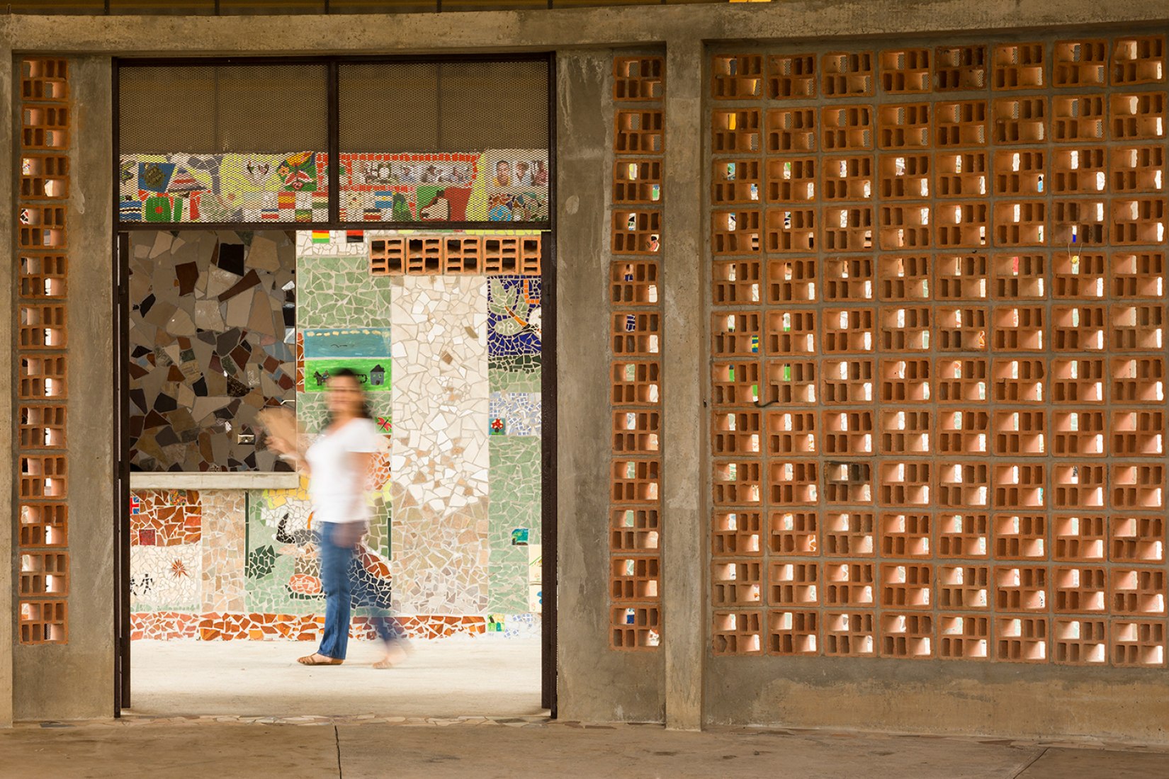 Inside view. Community centre of El Rodeo de Mora by Fournier Rojas Architects. Photography © Fernando Alda.