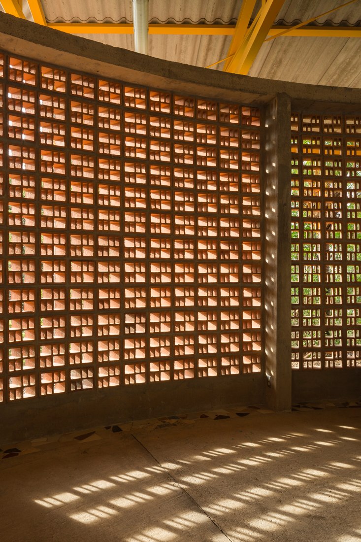 Inside view. Community centre of El Rodeo de Mora by Fournier Rojas Architects. Photography © Fernando Alda.