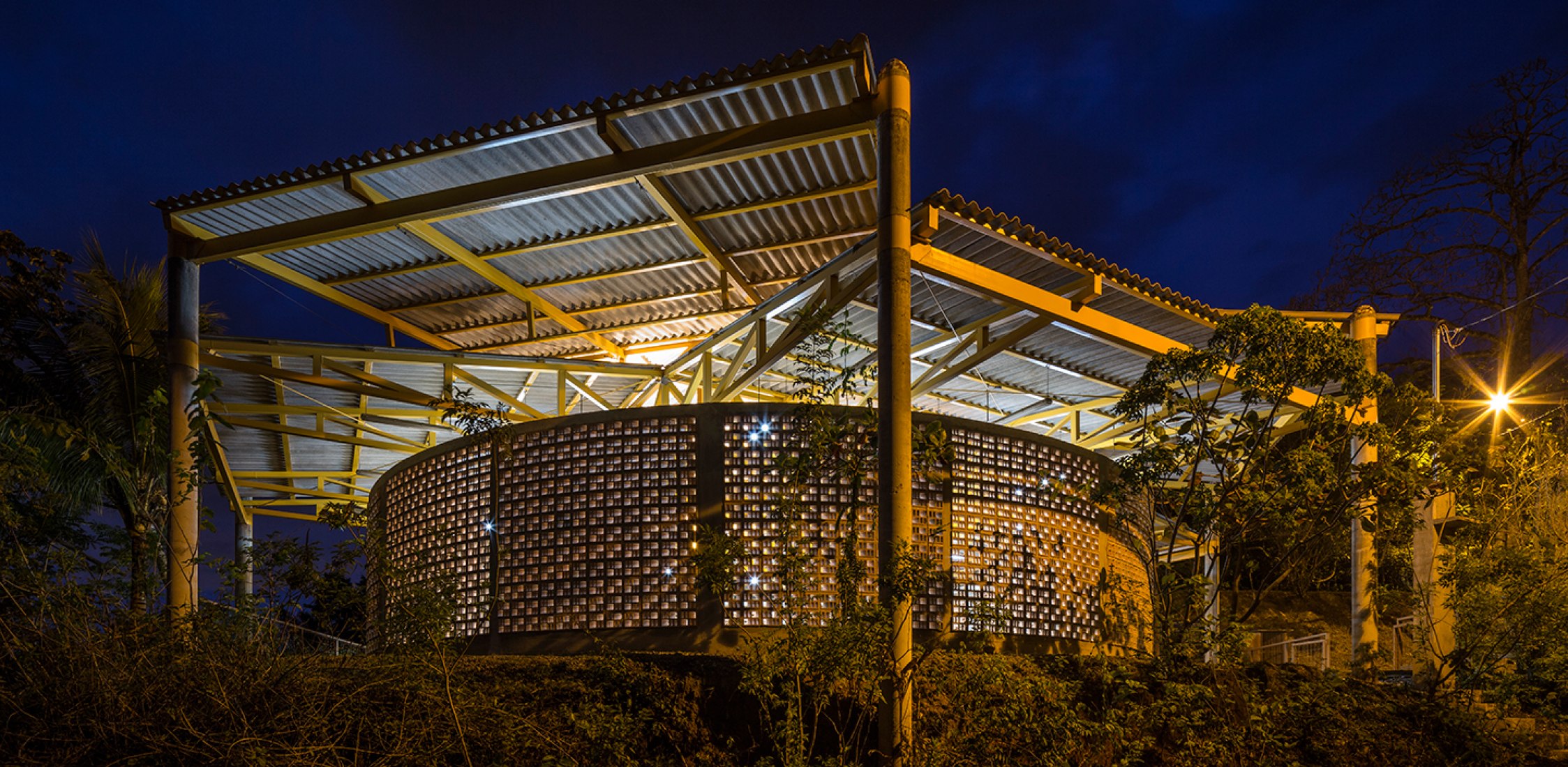 Exterior view at night. Community centre of El Rodeo de Mora by Fournier Rojas Architects. Photography © Fernando Alda.